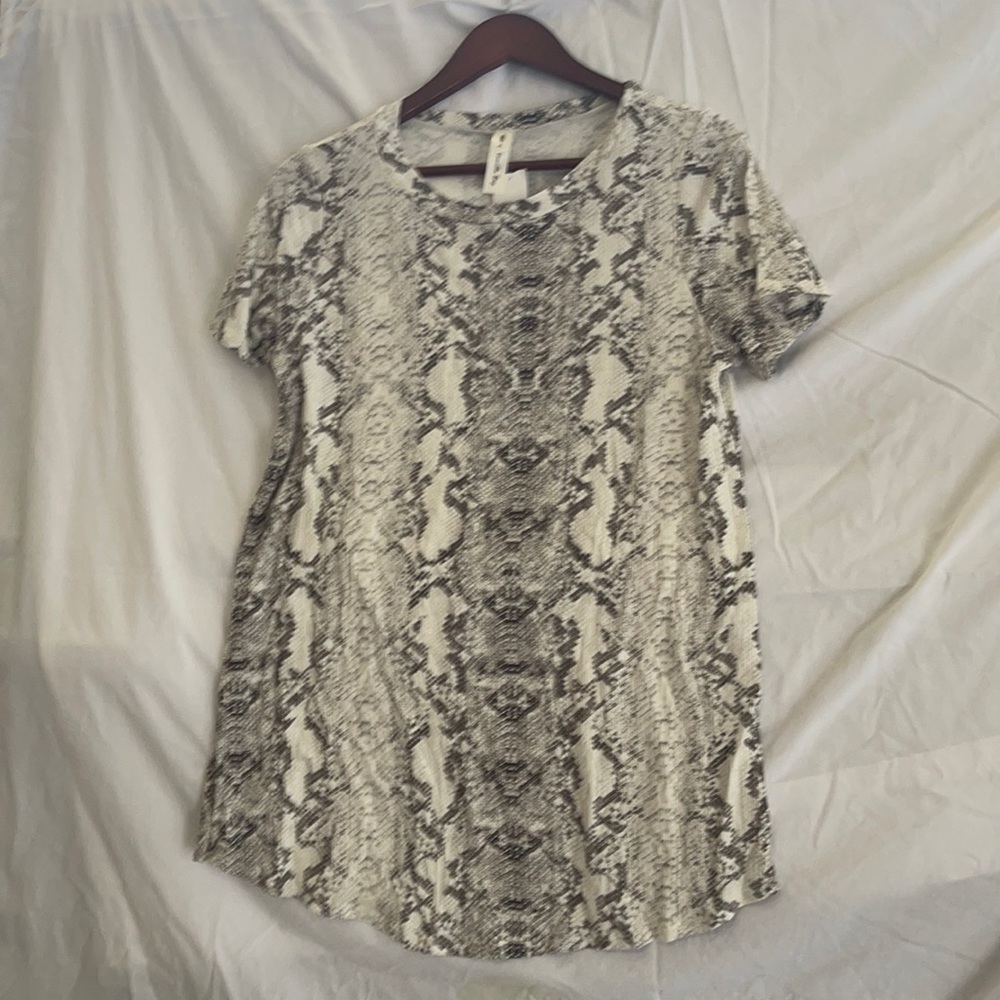 Grey Snake ribbed short sleeve.